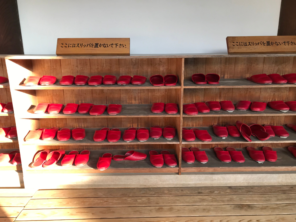At the Japanese temple, Kenninji, a lot of red slippers are placed for visitors to wear.